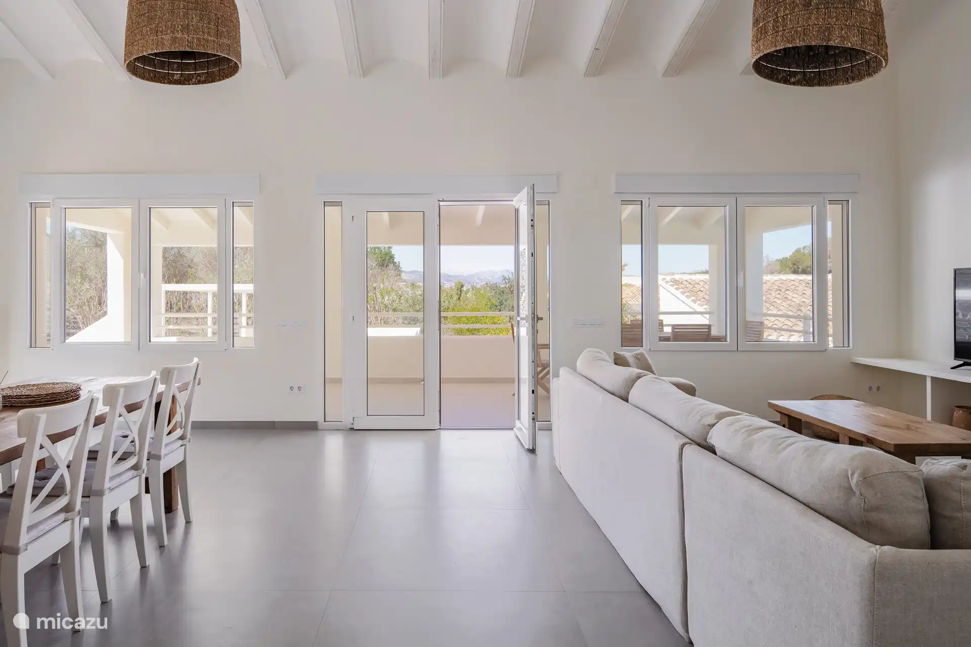 Lounge mit direktem Zugang zur Terrasse