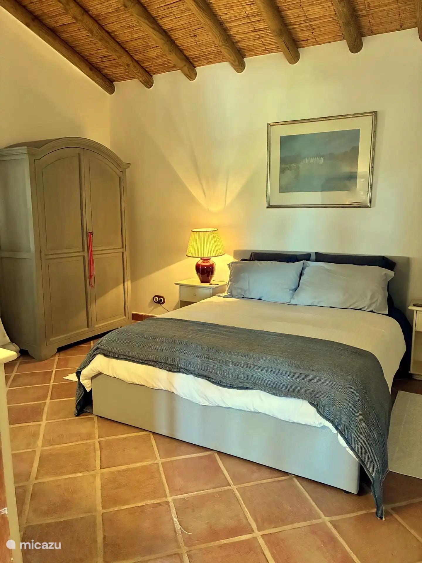 Gästezimmer #1 mit Queen-Bett und eigenem Bad