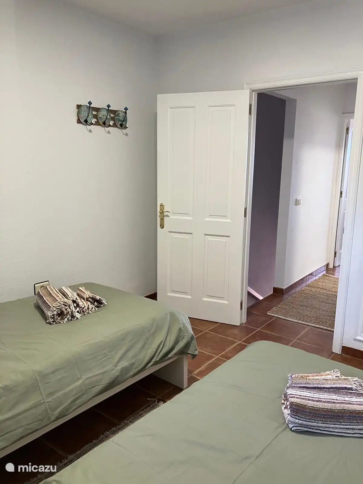 chambre arrière avec grand placard intégré et vue sur le volcan Teide