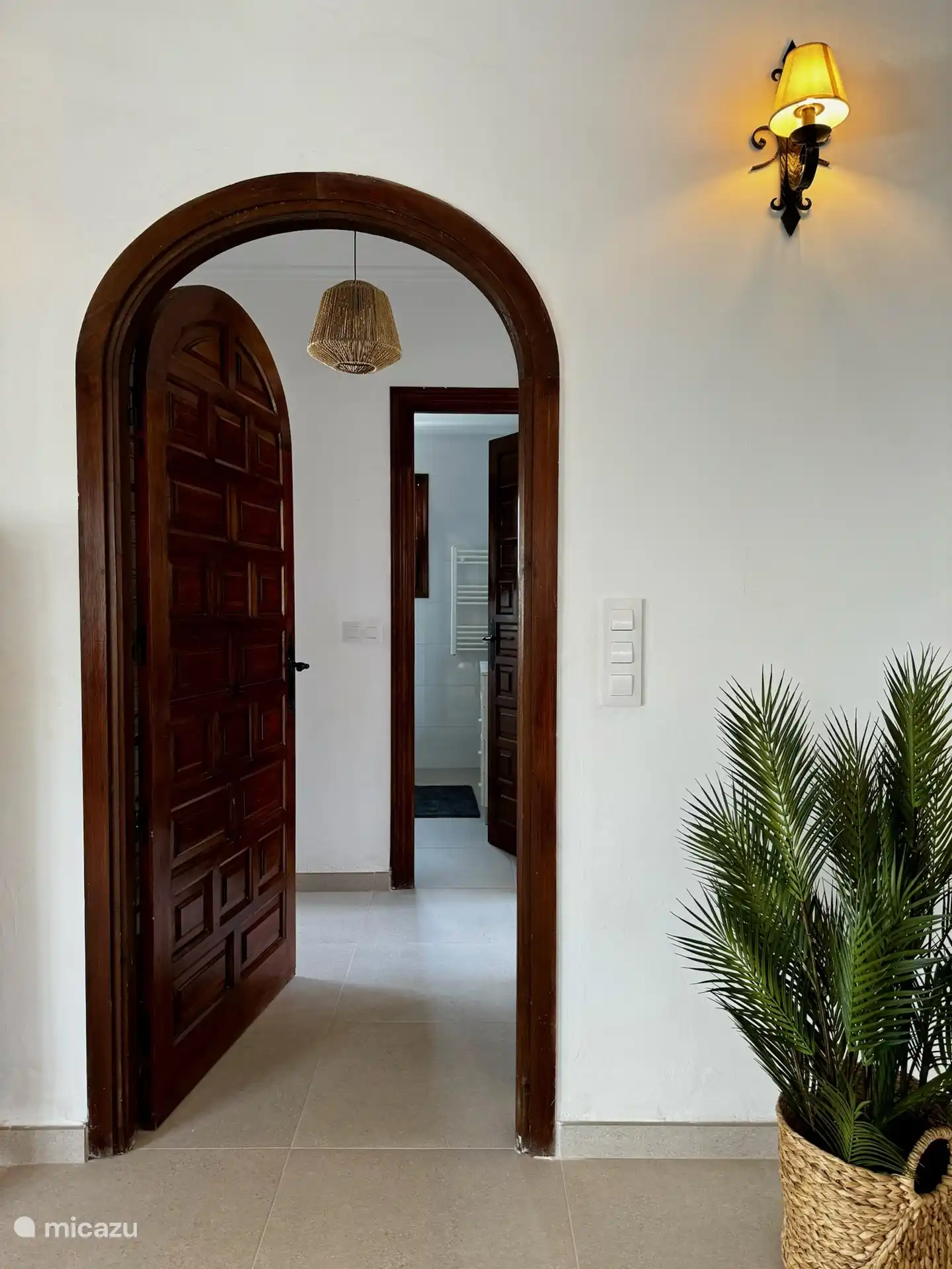 Die typisch spanischen T&#252;ren verleihen dem Haus Atmosph&#228;re.