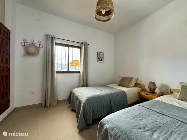 Casa Luna | Espagne, Costa Blanca, Orba - villa Cette chambre est nouvellement construite et équipée d’une armoire encastrée spacieuse et de deux nouveaux lits.