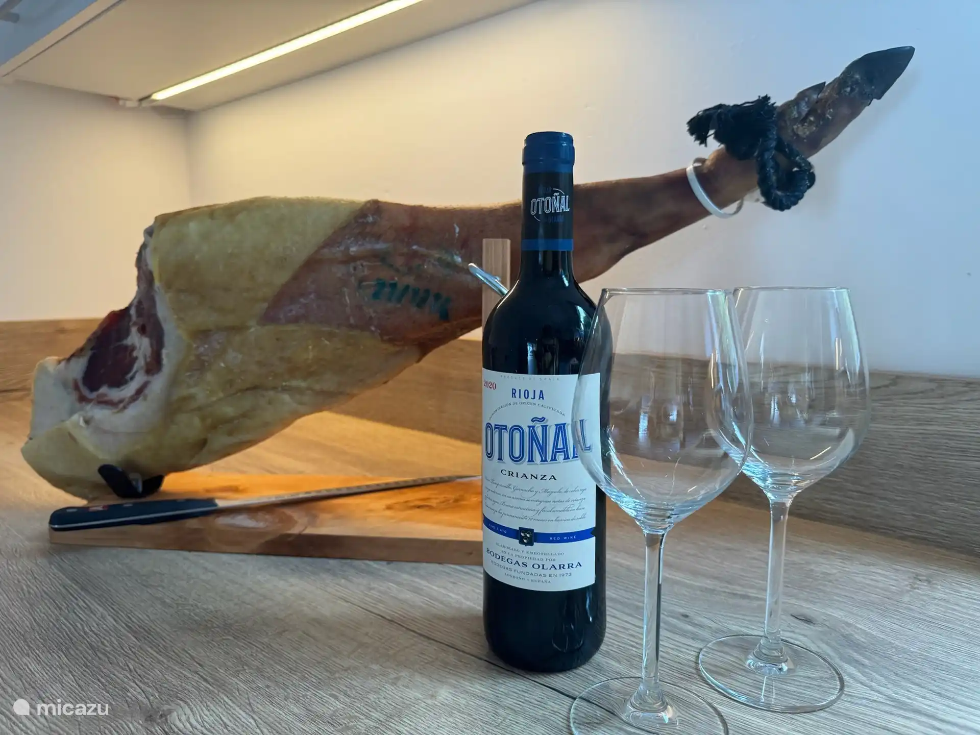 Ein guter spanischer Schinken mit Wein schmeckt in Spanien am besten