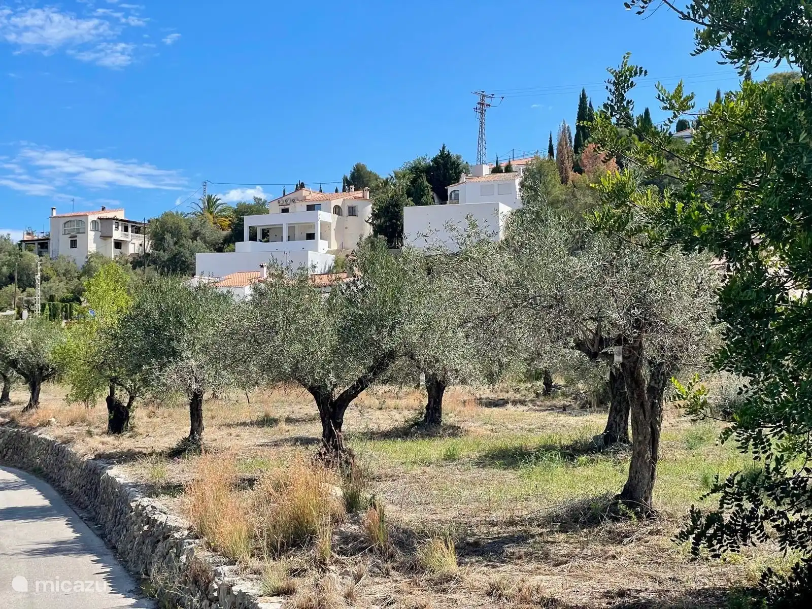 Wenn Sie hinunterfahren, k&#246;nnen Sie das Haus deutlich sehen. (erkennbar an der Erweiterung)