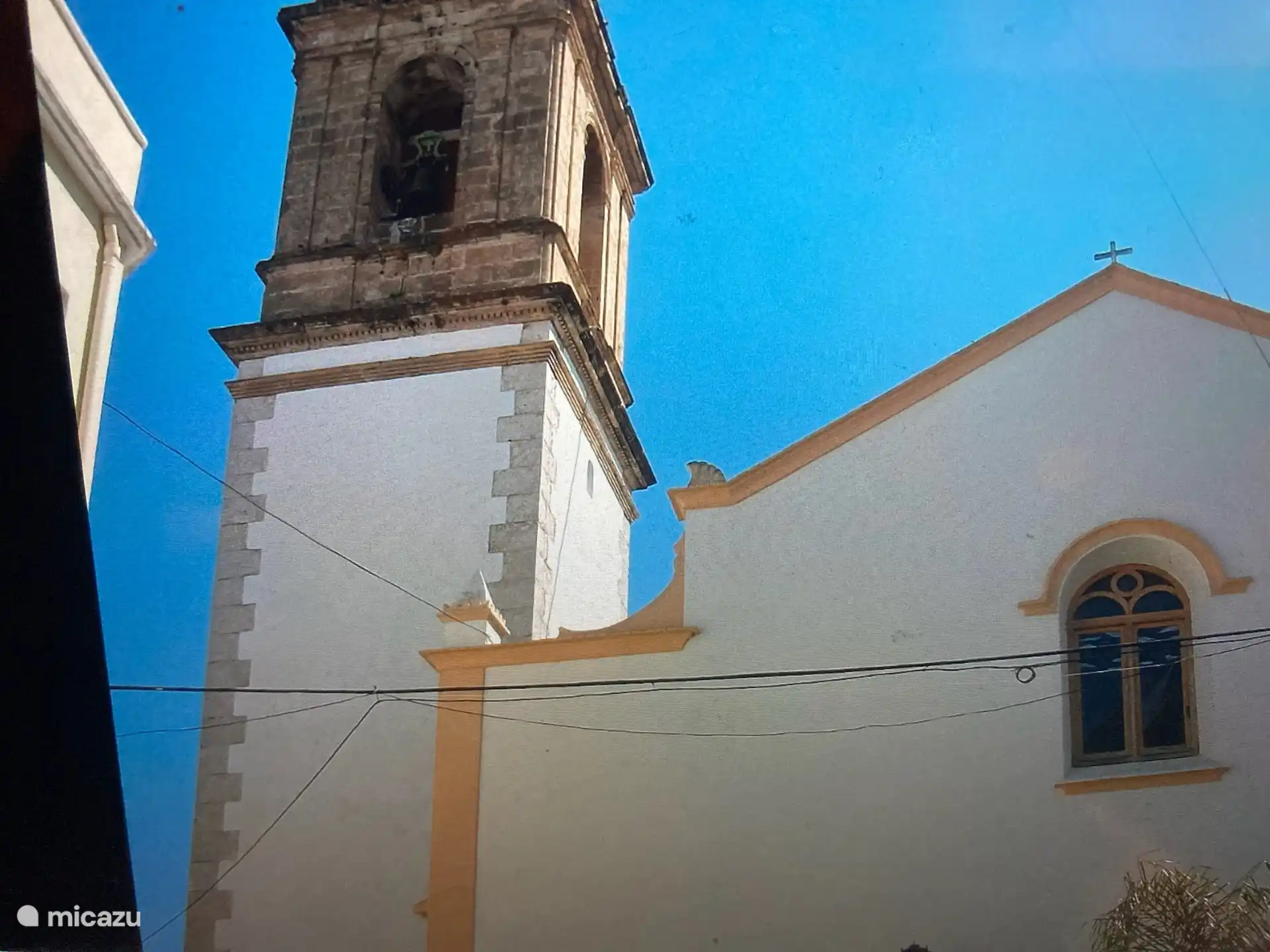 Die Kirche ist gut erkennbar und auch vom Balkon der Casa Luna aus sichtbar. 