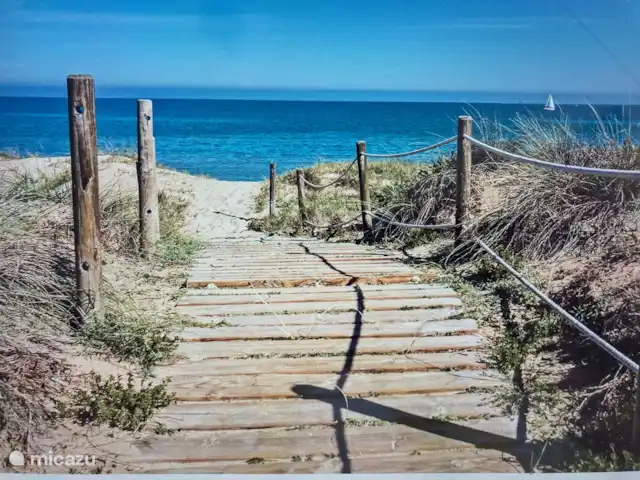 Casa Luna | Espagne, Costa Blanca, Orba - villa La plage d’Oliva se trouve à 15 minutes en voiture. Il a une partie calme avec des dunes et une partie plus animée avec des terrasses et des chaises longues, etc. Il y en a donc pour tous les goûts.