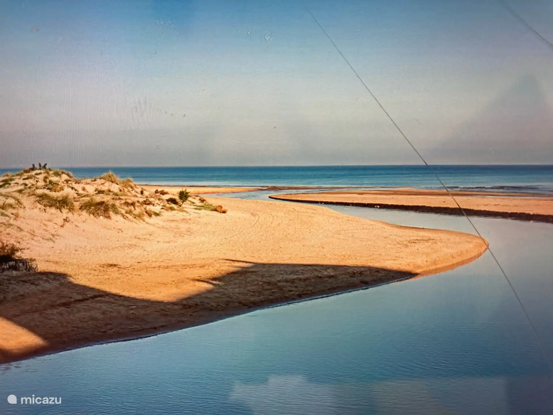 Der ruhige Strand hat eine sehr sch&#246;ne Atmosph&#228;re. 