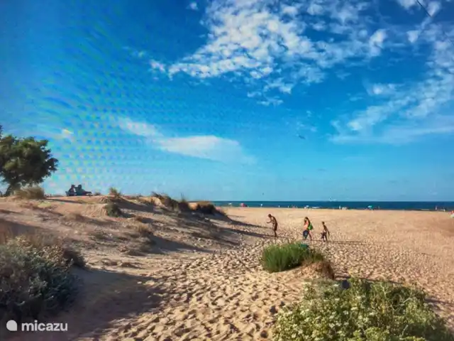 Casa Luna | Espagne, Costa Blanca, Orba - villa La plage de Denia se trouve à 25 minutes en voiture. Denia possède également une très longue plage. Une partie située au calme où il est agréable et large et où vous pouvez vous détendre. Et une partie où il y a beaucoup de voile et une plage plus fréquentée avec des terrasses et des chaises longues, etc.