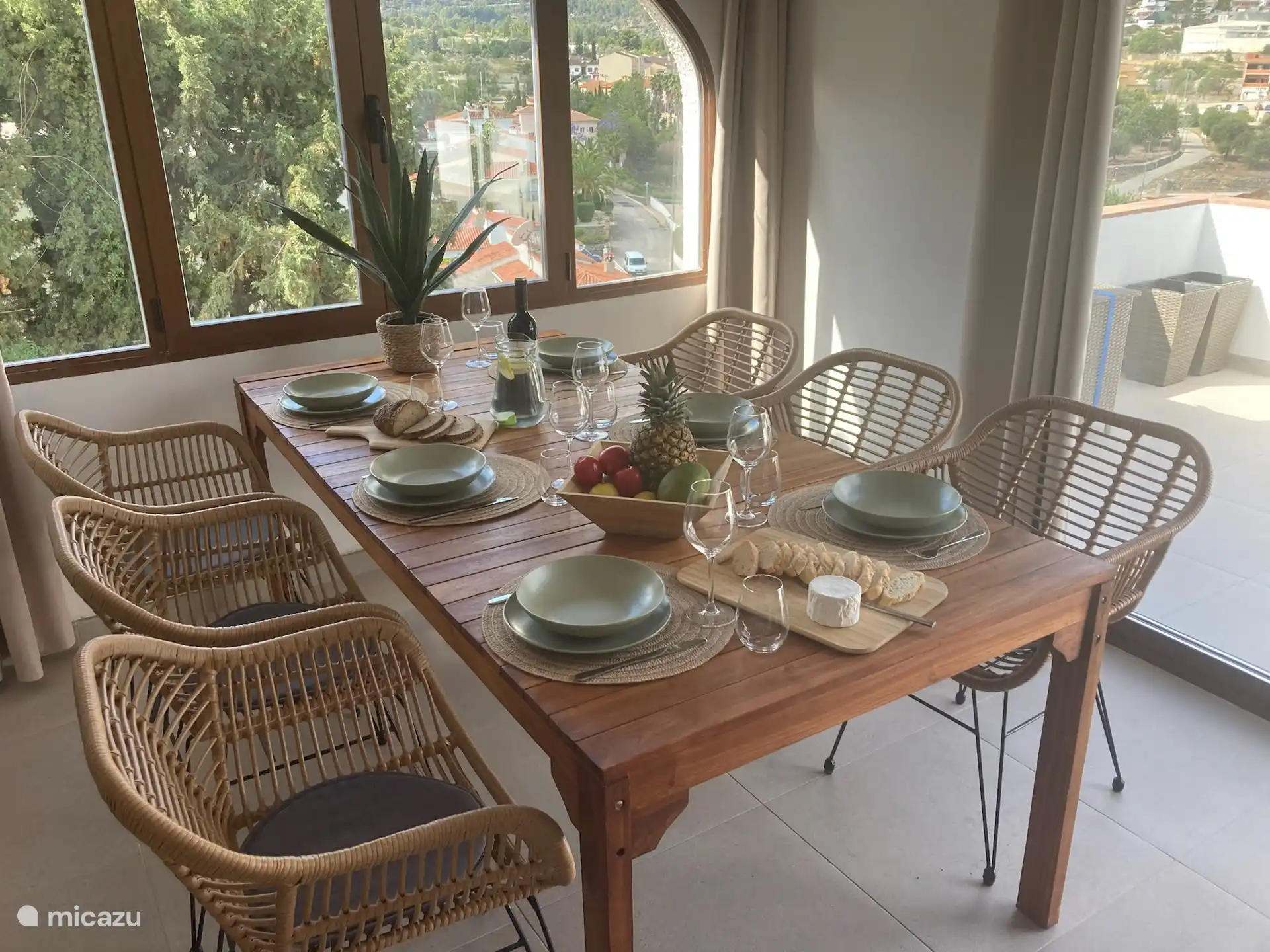 Sie k&#246;nnen im Wintergarten speisen, wenn es in den Wintermonaten drau&#223;en noch zu k&#252;hl ist