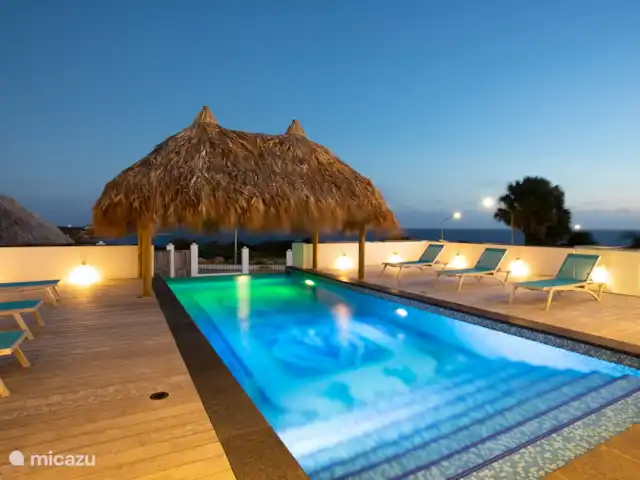 Villa met zeezicht en infinity pool huren in Curaçao, Banda Ariba (oost), Jan Thiel - villa ZWEMBAD AVOND