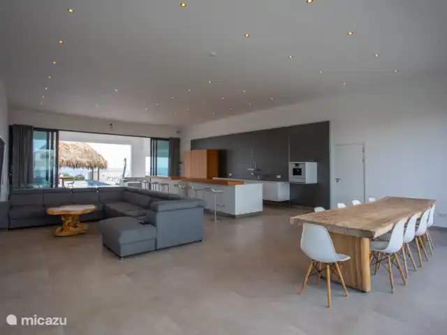 Villa met zeezicht en infinity pool huren in Curaçao, Banda Ariba (oost), Jan Thiel - villa HUISKAMER