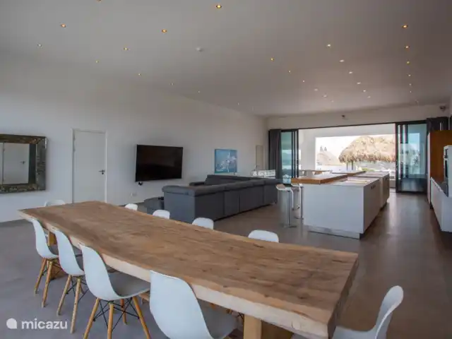 Villa met zeezicht en infinity pool huren in Curaçao, Banda Ariba (oost), Jan Thiel - villa EETTAFEL BINNEN