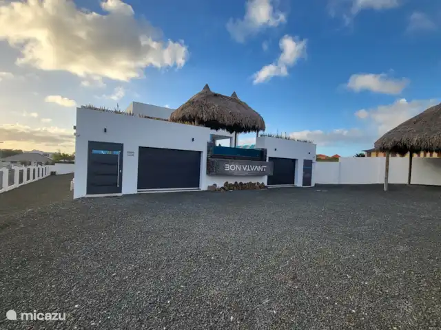 Villa met zeezicht en infinity pool huren in Curaçao, Banda Ariba (oost), Jan Thiel - villa PARKEERTEREIN
