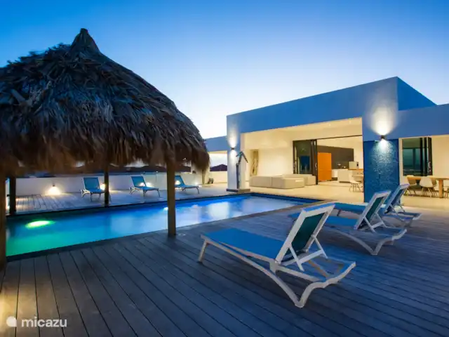 Villa met zeezicht en infinity pool huren in Curaçao, Banda Ariba (oost), Jan Thiel - villa LIGBEDDEN