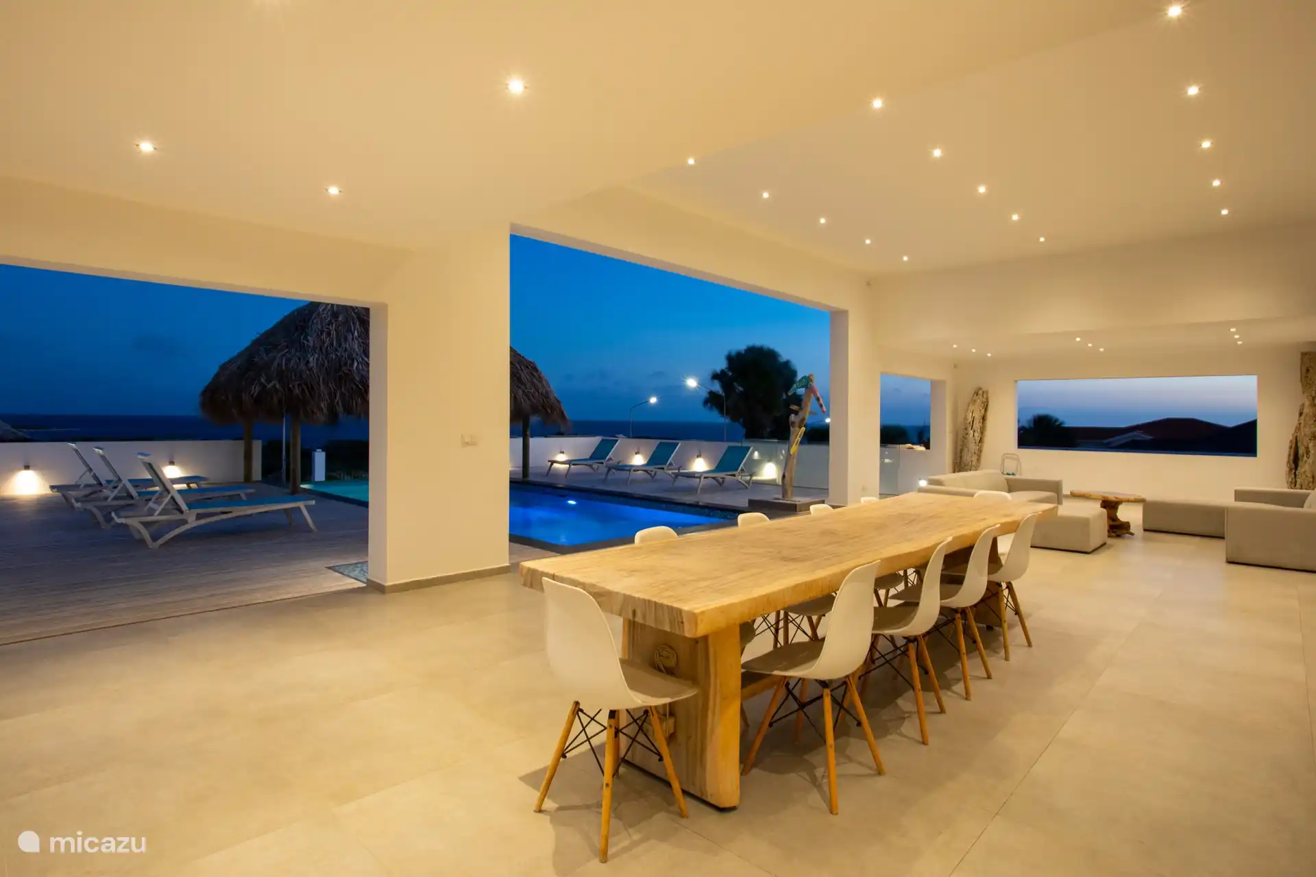 ESSTISCH FÜR DEN AUSSENBEREICH