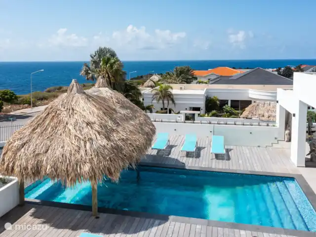 Villa met zeezicht en infinity pool huren in Curaçao, Banda Ariba (oost), Jan Thiel - villa ZWEMBAD