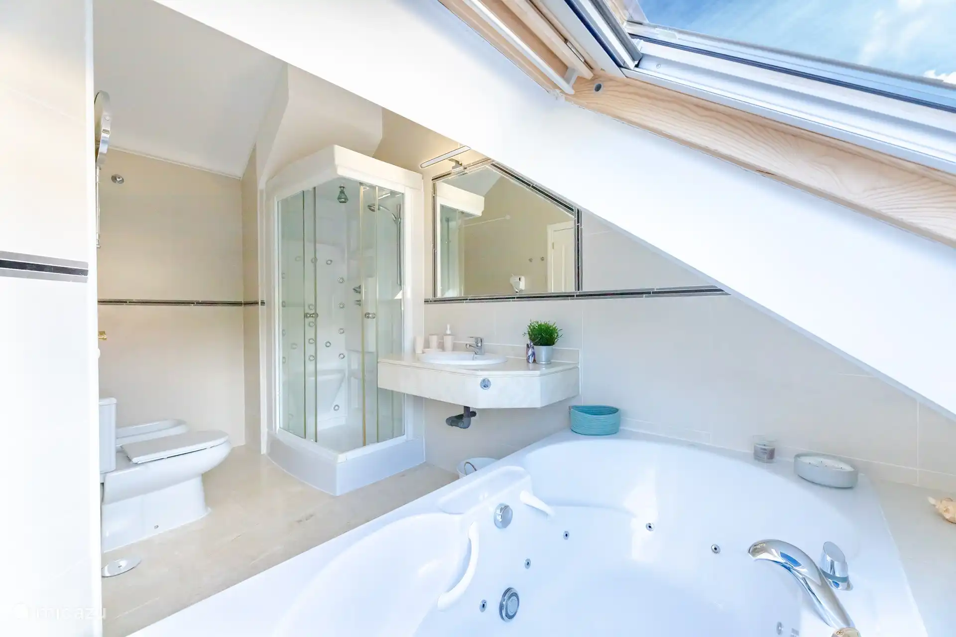 Salle de bain au 2ème étage avec jacuzzi