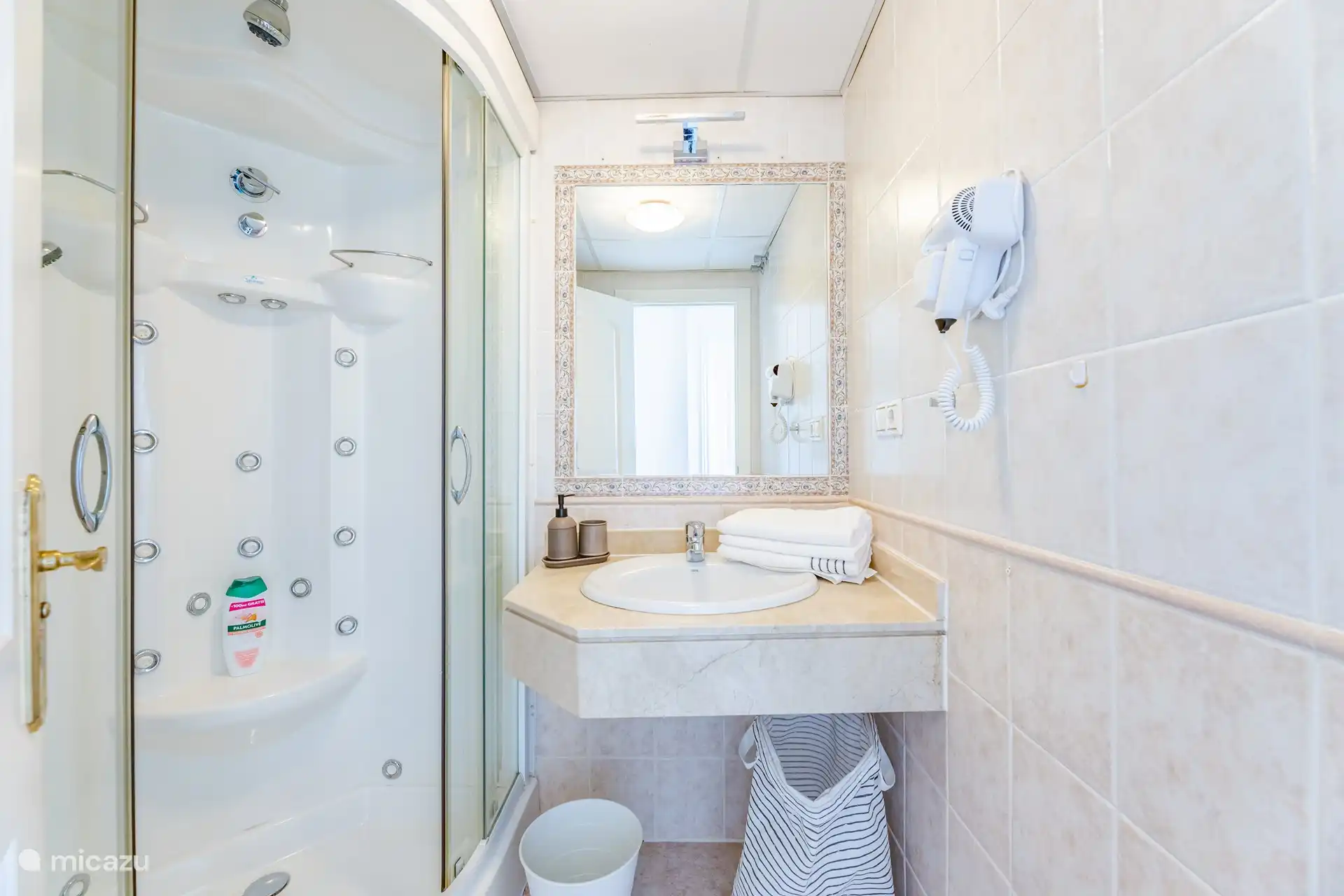 Salle de bain commune