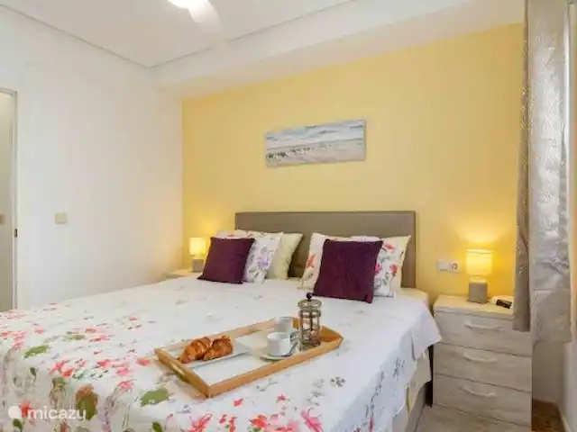 Casa Vivir la Vida | Espagne, Costa Blanca, Punta Prima - appartement Chambre 1 avec placards et climatisation