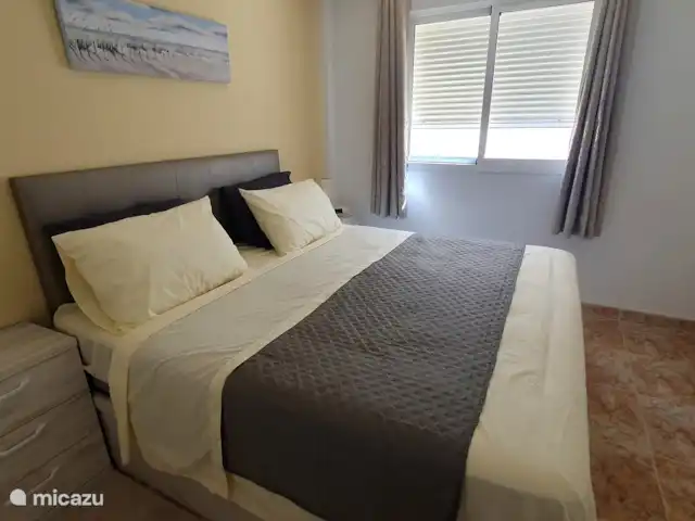 Casa Vivir la Vida | Espagne, Costa Blanca, Punta Prima - appartement Chambre 1 avec placards et climatisation