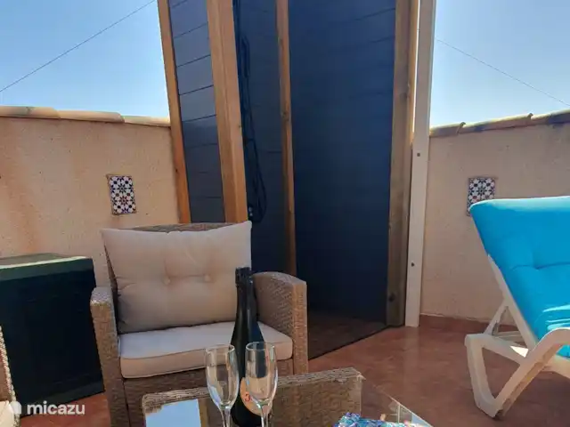 Casa Vivir la Vida | Espagne, Costa Blanca, Punta Prima - appartement Terrasse sur le toit avec douche extérieure