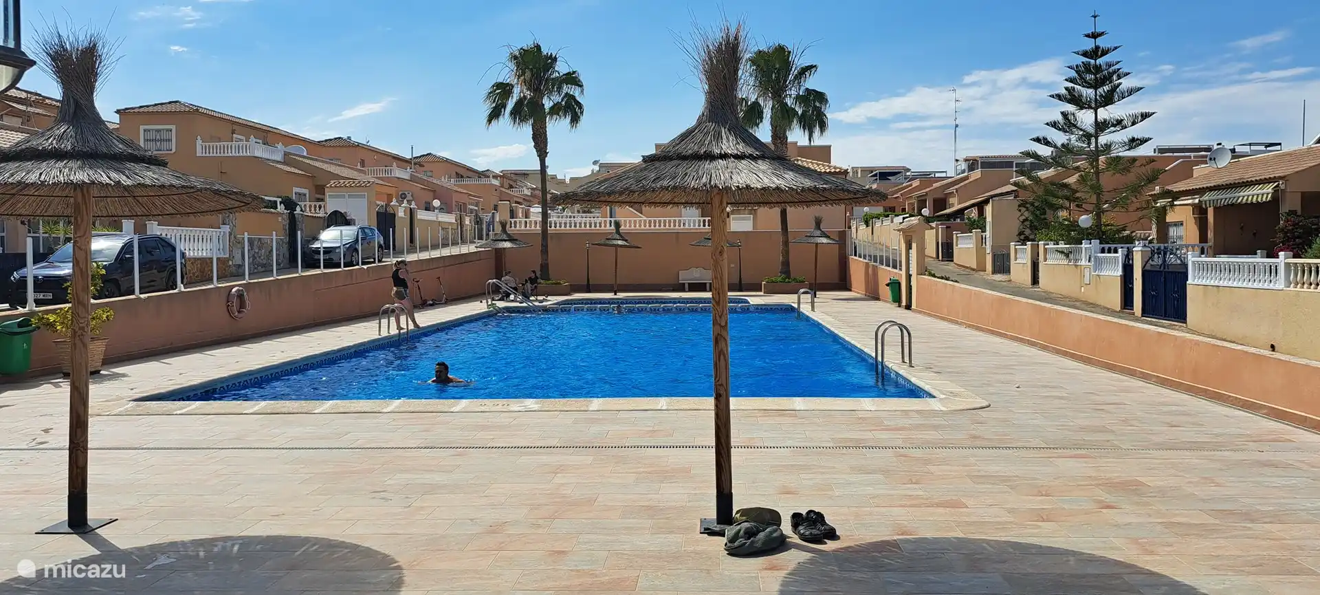 Petite piscine à +/- 200 mètres de l’appartement