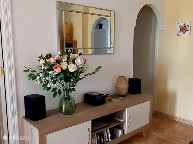 Casa Vivir la Vida | Espagne, Costa Blanca, Punta Prima - appartement Séjour, entrée gauche sur 2ème chambre, entrée droite sur 1ère chambre et salle de bain