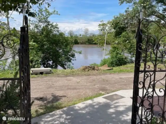 Location de Vacances France, Lot-et-Garonne, Aiguillon, gîte / cottage - Chez Jan et Nicole-Gite Tolhuis (4P) vue de la sortie sur le Lot