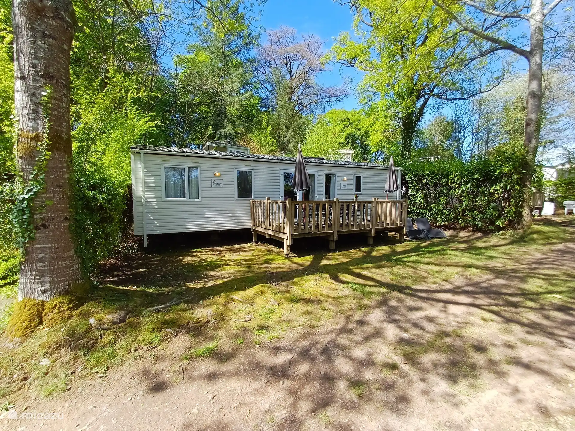 Vooraanzicht van links van de Mobil Home