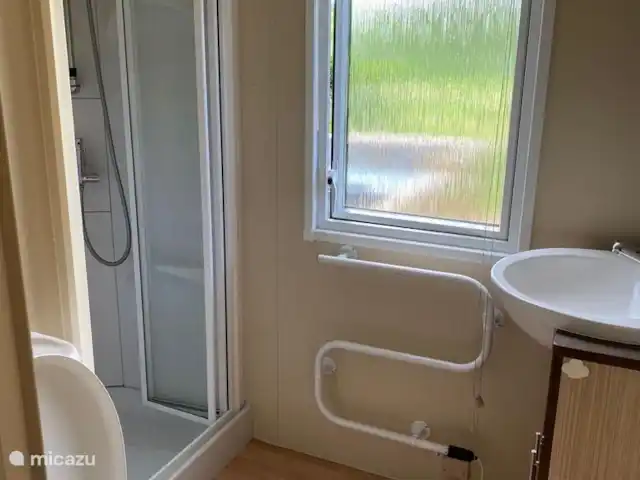 Mobil home dans la belle Dordogne | France, Dordogne, Champs-Romain - mobil-home Salle de bain numéro 1