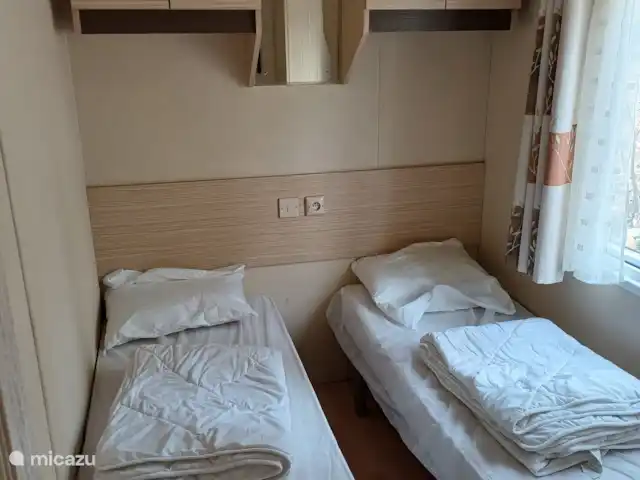 Mobil home dans la belle Dordogne | France, Dordogne, Champs-Romain - mobil-home Chambre droite avec 2 couchages