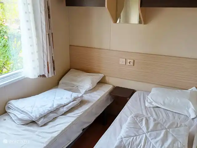 Mobil home dans la belle Dordogne | France, Dordogne, Champs-Romain - mobil-home Chambre à gauche avec 2 couchages