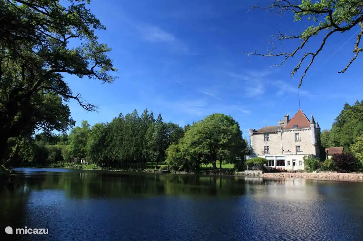 Castillo con el estanque