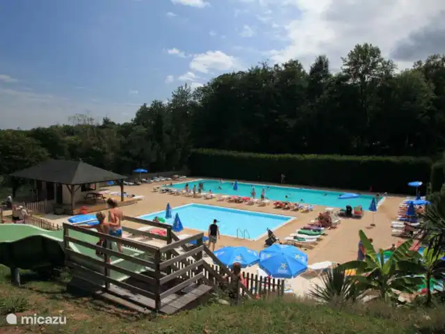 Mobil home dans la belle Dordogne | France, Dordogne, Champs-Romain - mobil-home Piscines vues du ciel