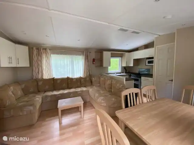 Mobil home dans la belle Dordogne | France, Dordogne, Champs-Romain - mobil-home Vue intérieure prise de la porte