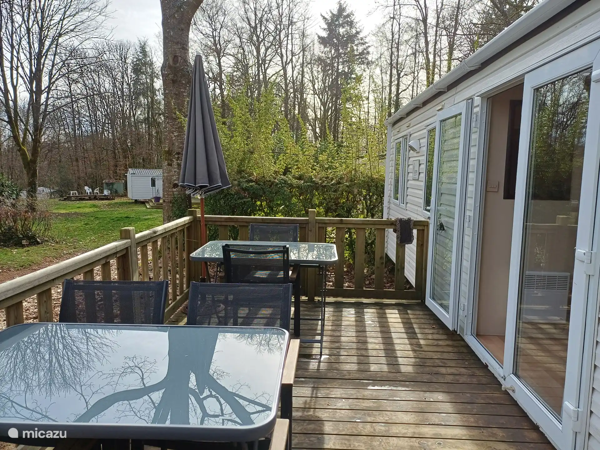 Ver balc&#243;n raro a la derecha