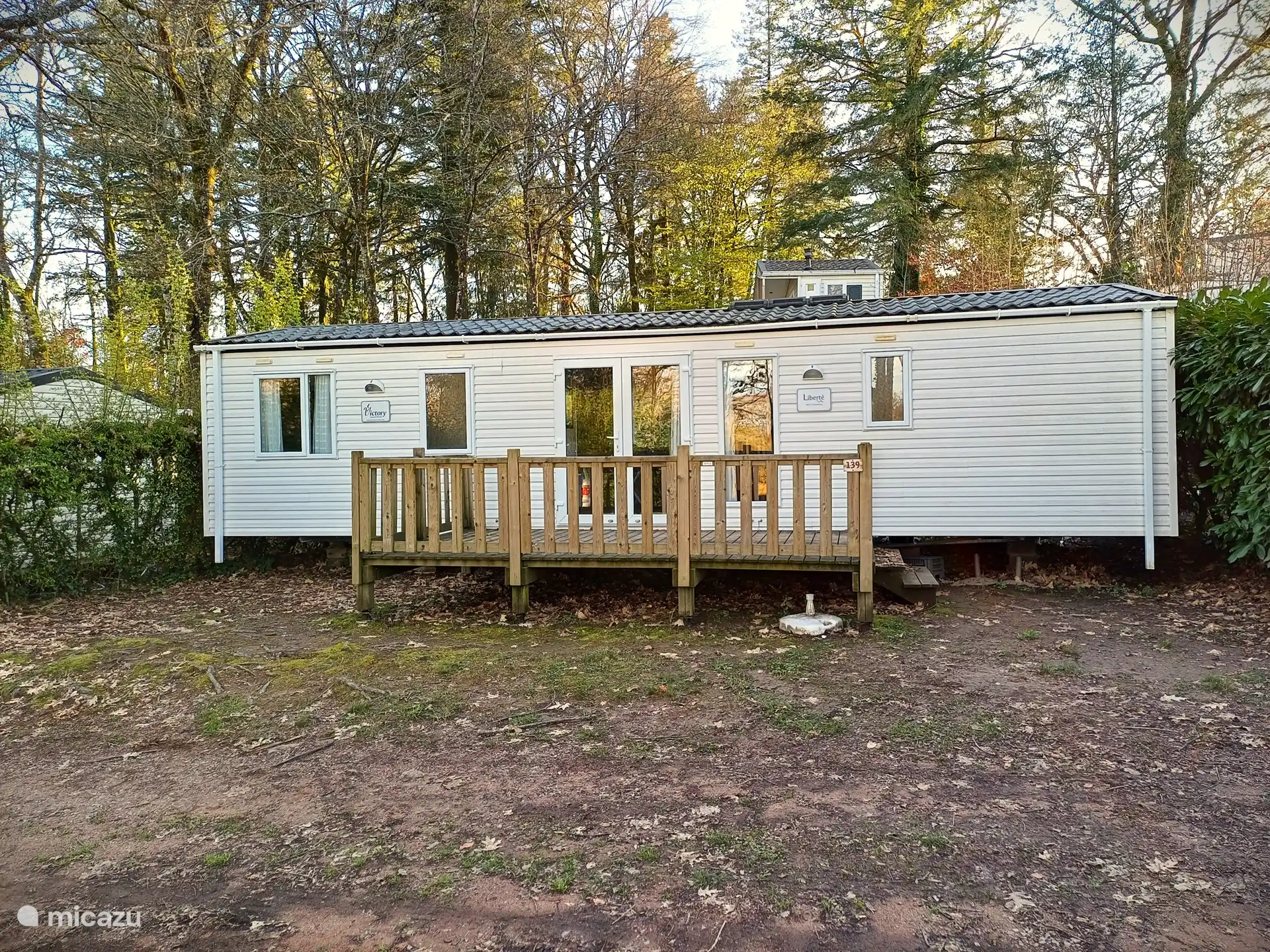 Vista frontal del chalet