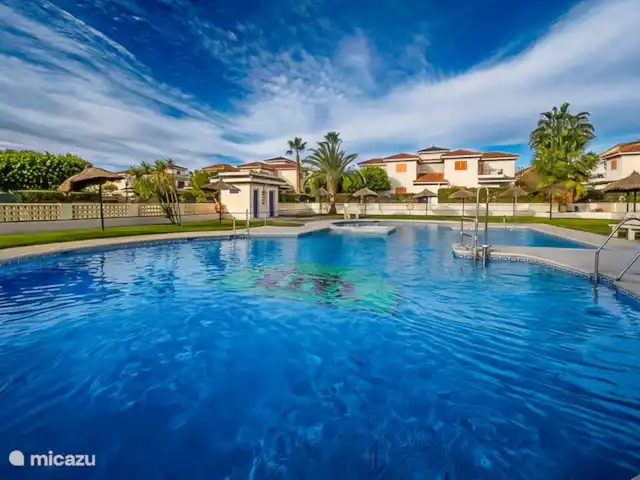 Amigos II à Veramar - playa 300m | Espagne, Costa de Almeria, Vera-Plage - appartement piscine avec solarium, parasols et chaises longues