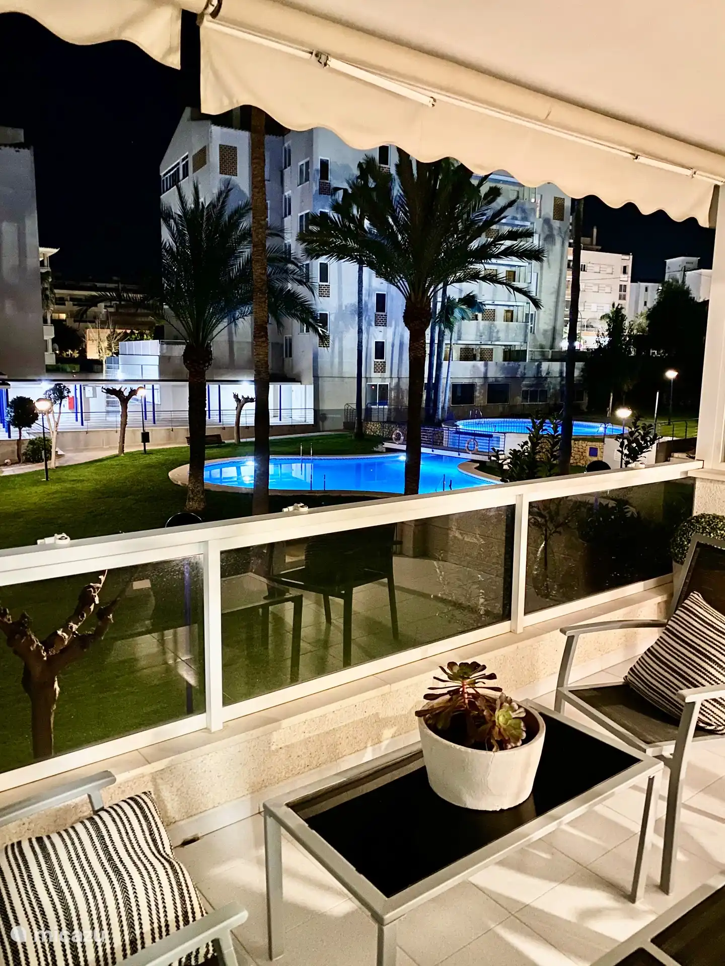 Vue nocturne depuis la terrasse