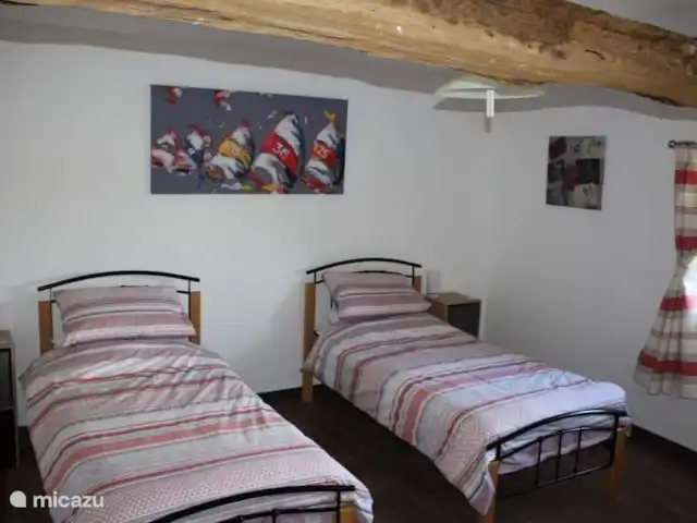 Casa Guerledan con piscina privada  en Francia, Morbihan, Saint-Aignan - casa rural / cabaña Tercer dormitorio con dos camas individuales.