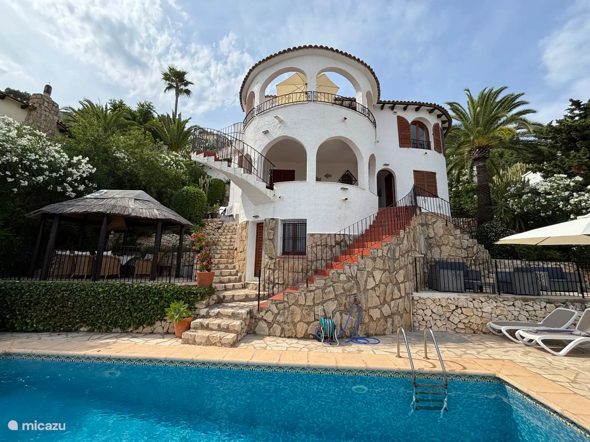 Huis gezien vanaf terras