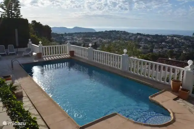 Schwimmbad / Terrasse.