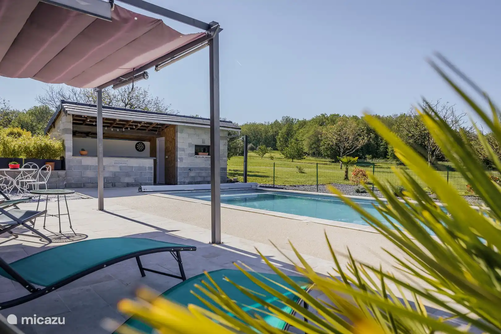 Terrasse und Swimmingpool