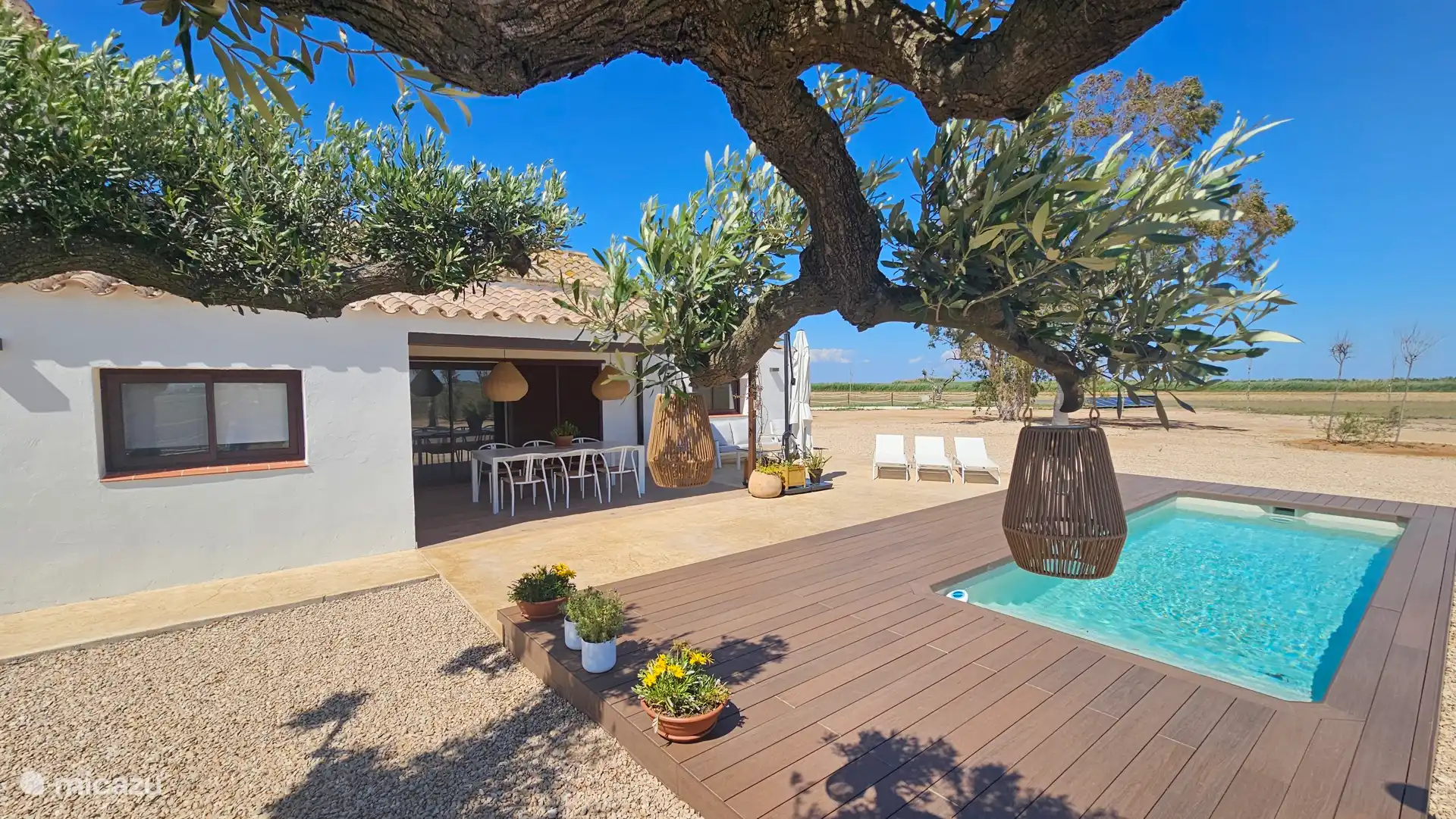 Terrasse de la piscine