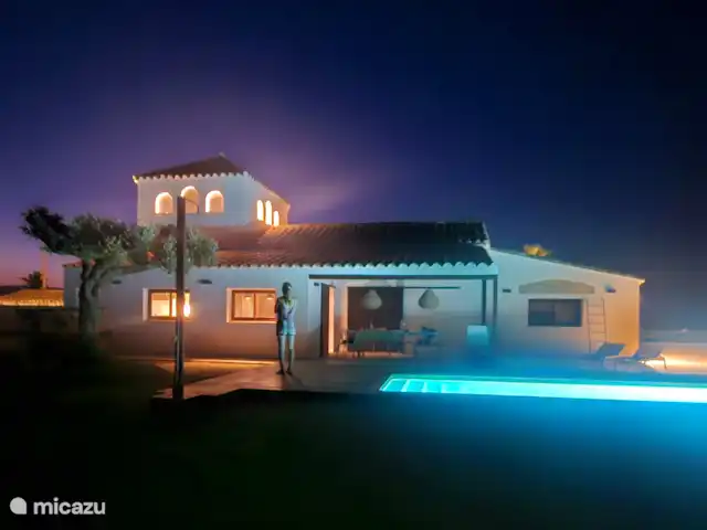 Masos Bruguera - Finca Llambrich | Espagne, Catalogne,  Deltebre - ferme Façade de nuit