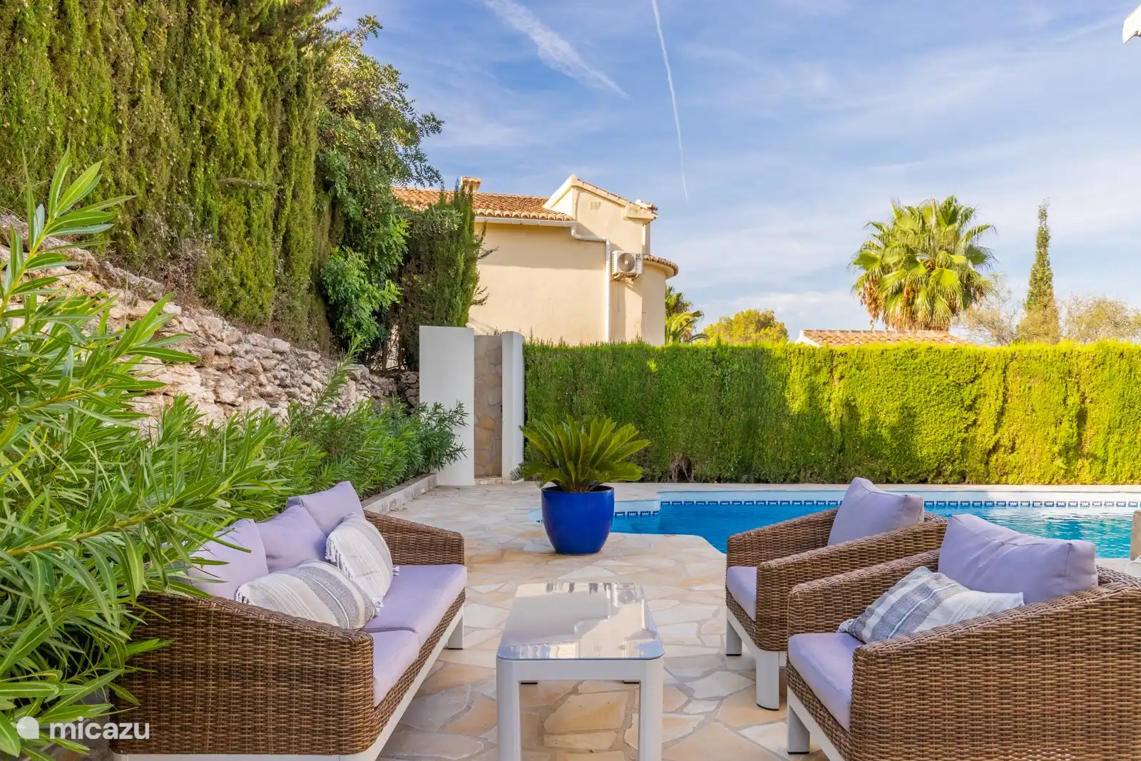 Lounge neben Petanque - Außendusche