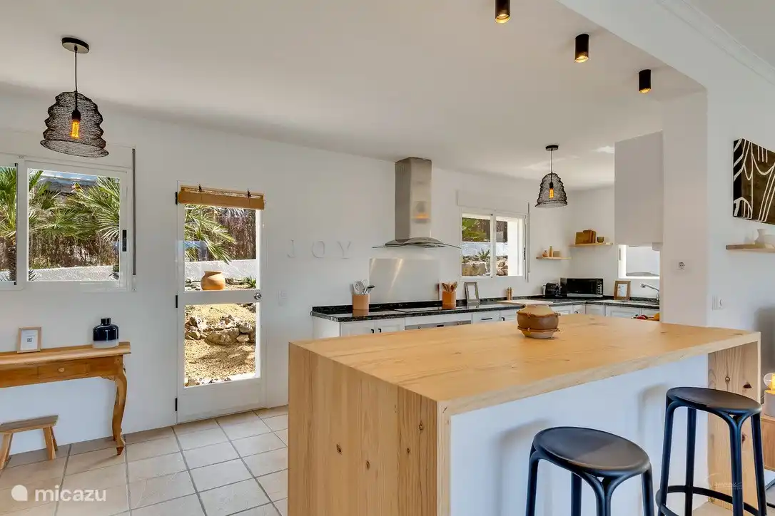 Eine große offene Küche zum Kochen und Plaudern!