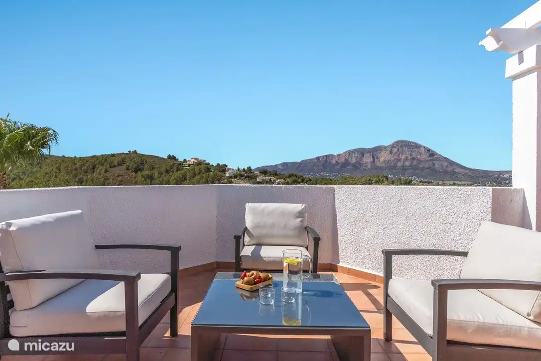 Die Terrasse im 2. Stock