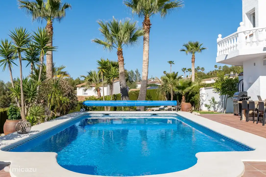 Der 10x50 römische Pool