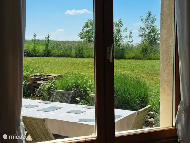 Location de Vacances France, Charente-Maritime, Saint-Pierre-de-Juillers, villa - Villa Hirondelles avec piscine privée Vue depuis une chambre