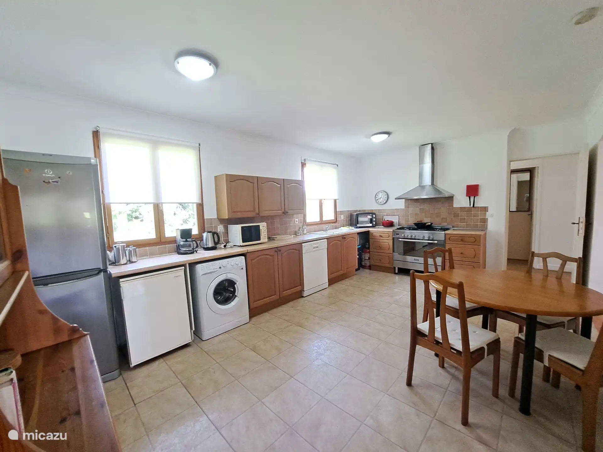 Voll ausgestattete Küche